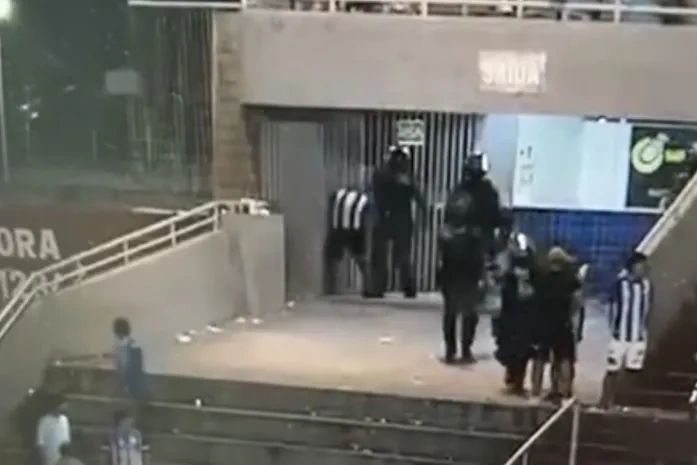 MP vai apurar atuação da PM após confusão com torcedores durante partida do CSA no Rei Pelé


