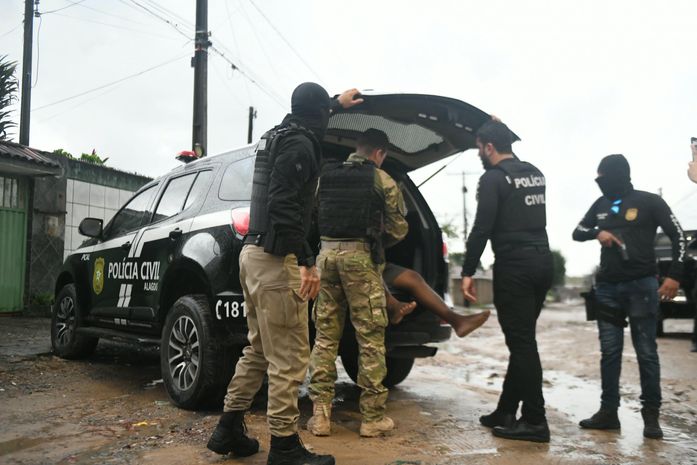 Operações conjuntas prendem 18 pessoas e cumprem mais de 70 mandados em AL e SC