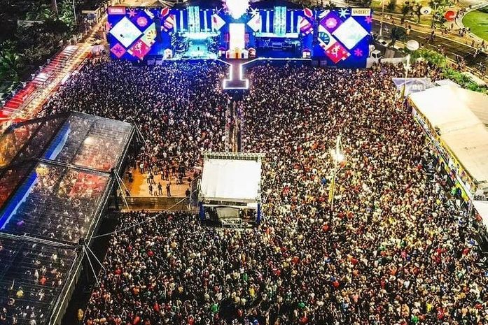Multidão se reúne no Jaraguá para curtir shows do São João