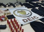 Na operação foram apreendidos explosivos, rifles, fuzil, espingardas, revólveres, coletes à prova de bala, luvas, grampos, munições e veículos