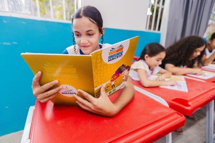 Educação de Maceió avança na alfabetização na idade certa e fluência leitora cresce mais de 100% em cinco anos