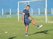 Atacante Walter em treino no Mutange