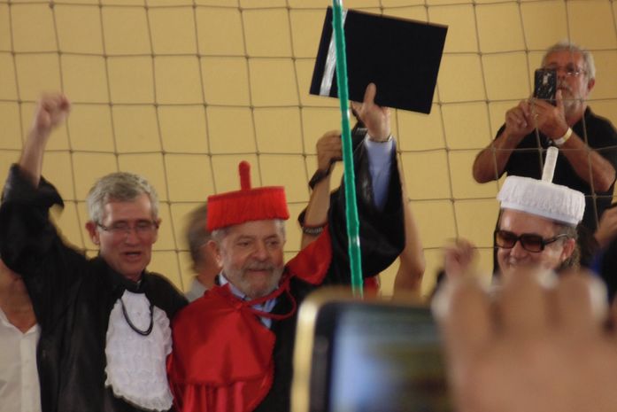 Lula recebe título da Uneal