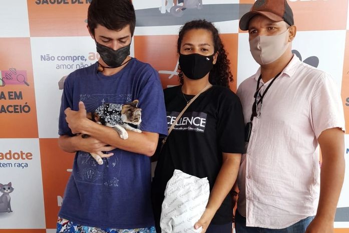 Feira de adoção garante novo lar para cães e gatos em Maceió toda semana