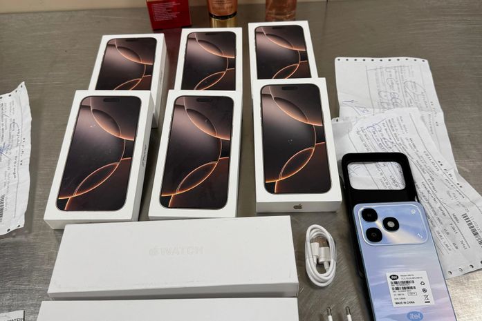 Passageiro é preso pela PF, no Aeroporto Zumbi dos Palmares, com Iphones e outros eletrônicos avaliados em R$ 65 mil