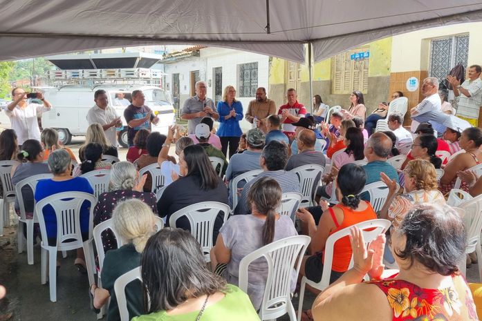 Renan tenta quebrar resistência do eleitorado de Maceió ao lado de Kátia Born