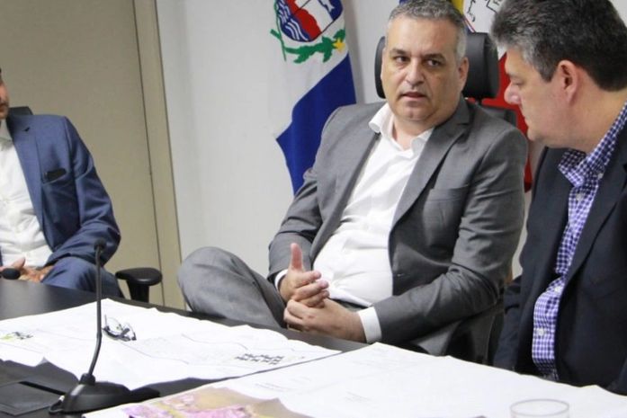 MP recebe prefeito e secretário para explanarem revitalização no Vergel do Lago
