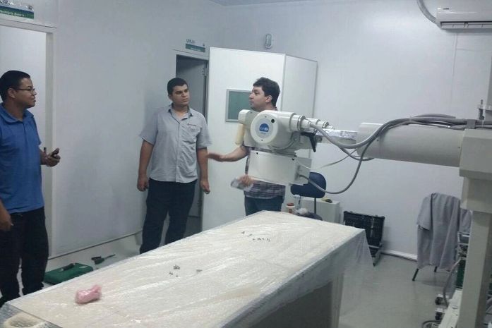 Prefeito Henrique Madeira vistoria instalação do aparelho de Raio-X na Unidade de Pronto Atendimento de Maragogi