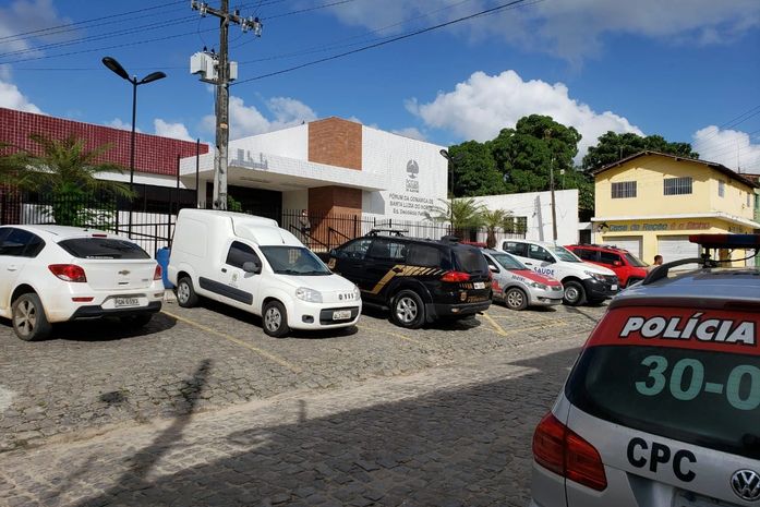Crime é considerado de menor potencial ofensivo e trio foi liberado após assinar TCO.