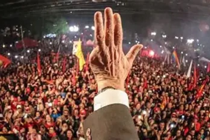Em debate na TV, o adversário chamou o presidente Lula,13, de nove dedos e você achou graça. Por quê?