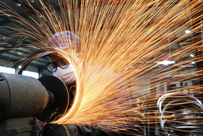 Produção industrial cresce em 14 locais em junho, diz IBGE