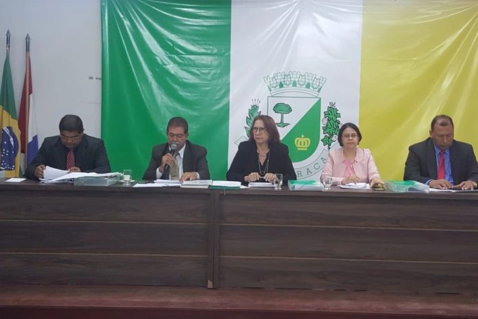 Câmara Municipal de Arapiraca realiza sessão ordinária com a presença de 15 dos 17 vereadores