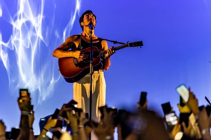 Tiago Iorc se apresenta em Maceió neste sábado (22) com a turnê 'Daramô'