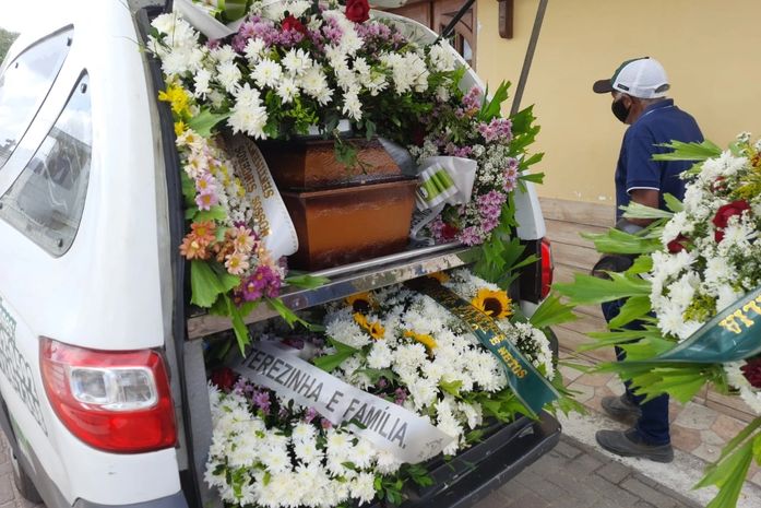 Com emoção e lágrimas, corpo de Paulo do Bar é sepultado em Arapiraca