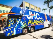 TRE-AL manda retirar postagem e proíbe circulação de ônibus com imagem de JHC
