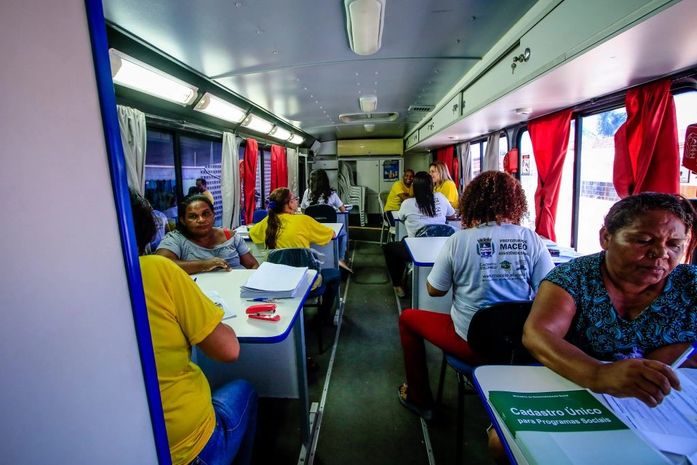 O projeto Assistência em Ação levou serviços de assistência social, educação, saúde, trabalho, direitos do consumidor e lazer para o Jacintinho.