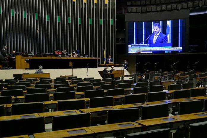 Câmara aprova MP que suspende cuprimento mínimo de dias letivos