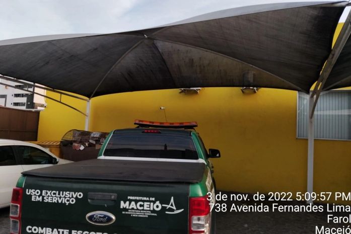 Lanchonete e pizzaria no bairro do Farol são notificados por irregularidades