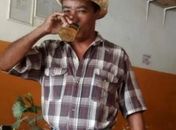 Velório de dono de bar tem homenagem com música brega e bebida em Maceió