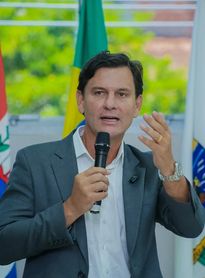 Prefeito Marcelo Beltrão celebra conquistas de alunos de Coruripe na Olimpíada de Eficiência Energética