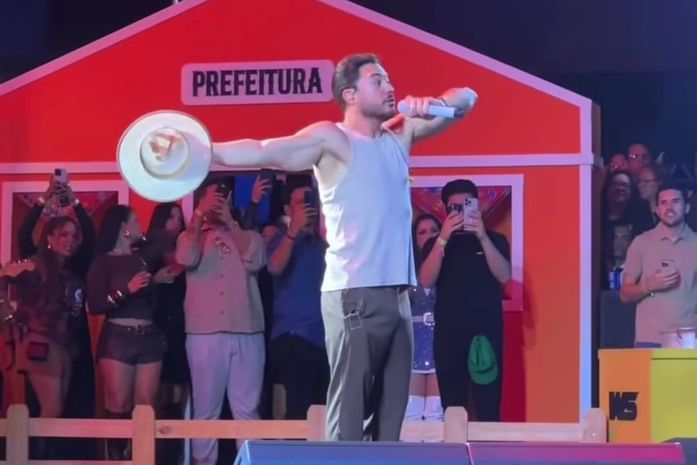 Do Safadão: "JHC, meu futuro governador!"