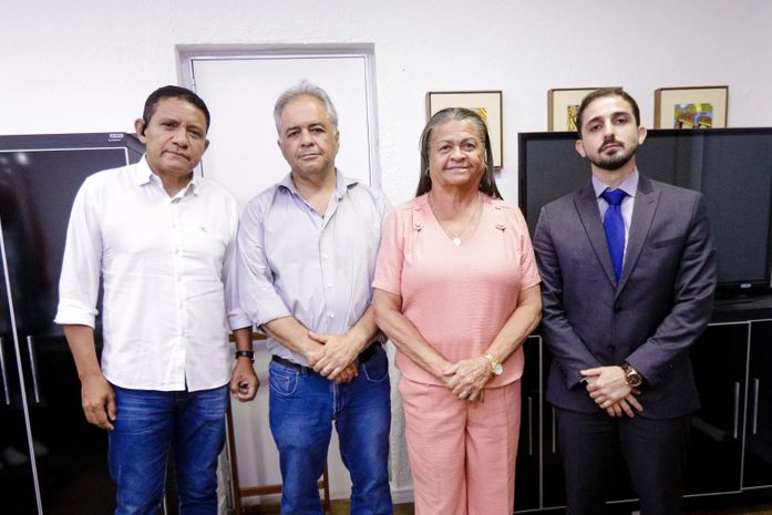 Prefeita Tia Júlia encerra agenda em Maceió com reunião na Secretaria de Estado da Saúde