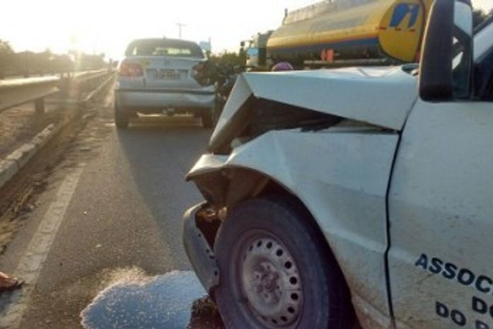 Ambulância com paciente em tratamento colide com traseira de veículo na AL 220