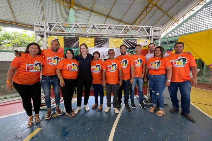 Cibele Moura doa 250 kg de ração e participa do lançamento do programa Pet Solidário em União dos Palmares