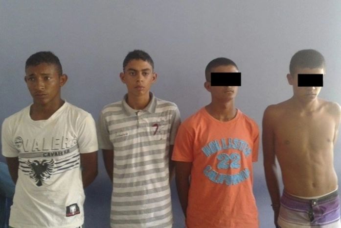Assassino está sem camisa e é um menor. (Foto: Josival Meneses / 7 Segundos )