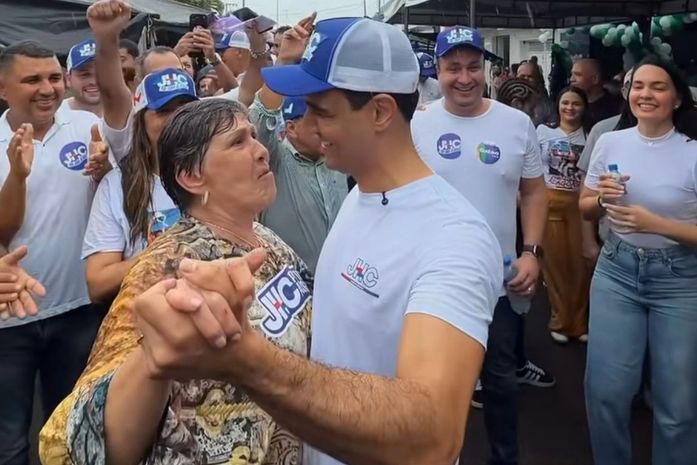 JHC e Célia em Maribondo; entre o calor de uma caixa de som e o gelo das lideranças locais
