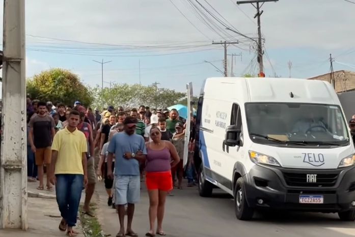 Sob forte comoção, vítimas de grave acidente na AL-220 são sepultadas em Piranhas