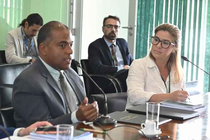 Clayton Santos apresenta na Câmara proposta de programa de capacitação em comunicação para câmaras municipais do Brasil