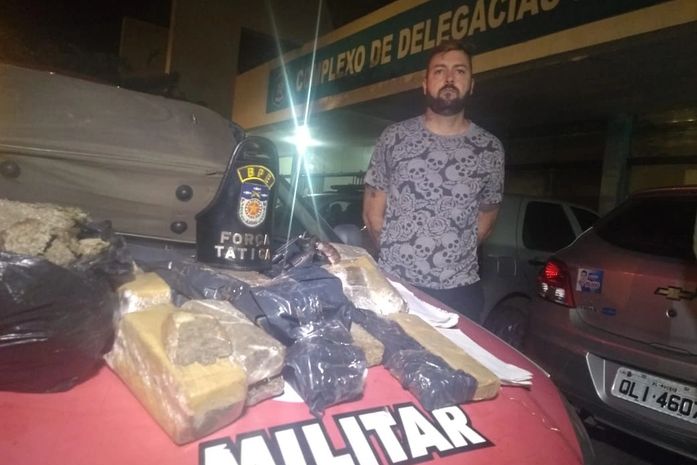 Acusado junto coma  droga apreendida