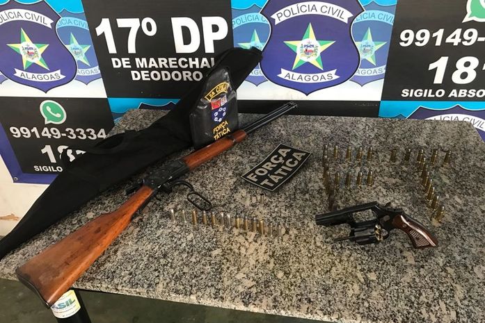 Armas apreendidas com o acusado