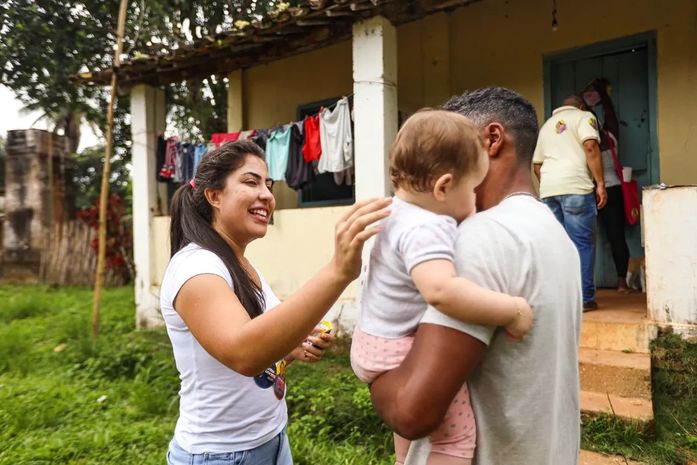 Gabi Gonçalves visita moradores da Utinga prometendo representá-los na Assembleia Legislativa
