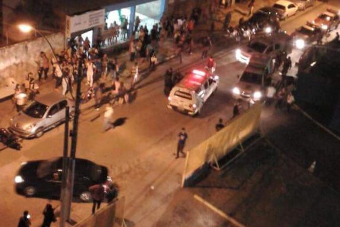 Assalto assusta alunos de faculdade particular no Farol