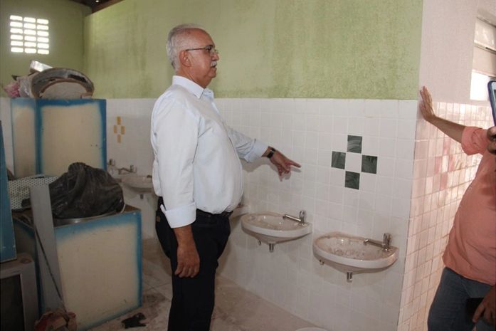 Prefeito Rogério Teófilo inspeciona obras na comunidade de Cangandu