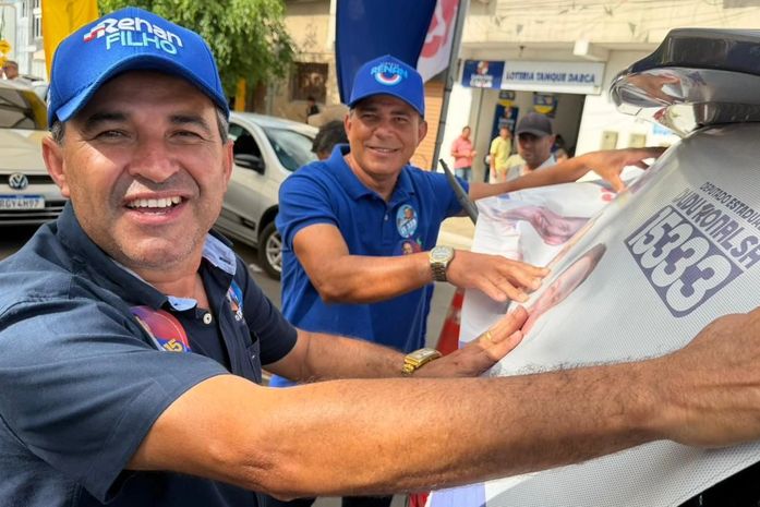 Prefeito Didi reúne multidão em grande adesivaço e demonstra força política em Tanque d’Arca