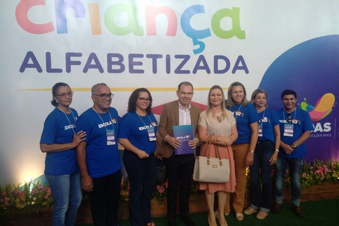 Prefeita de Major Izidoro participa de lançamento de programas para a Educação e se reúne com Renan Calheiros