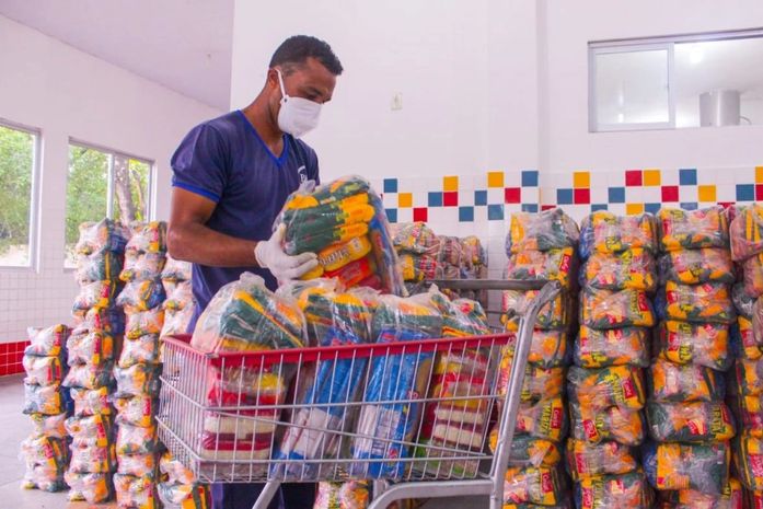 Mais quatro escolas em Maceió recebem kits merenda para alunos matriculados