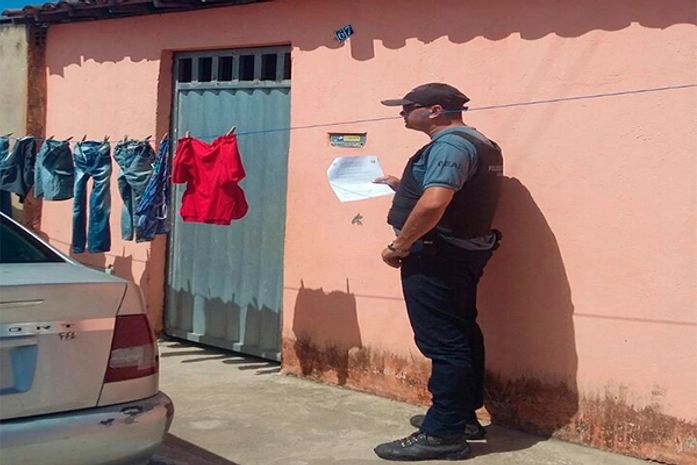 Policiais Civis do Geai entregam intimações na parte alta da cidade