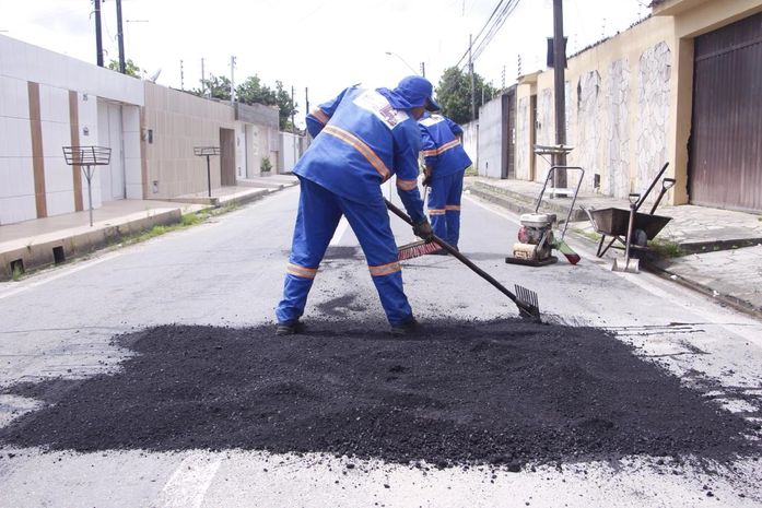 Secretaria Municipal de Infraestrutura utiliza 90 toneladas de asfalto para operação tapa-buraco
