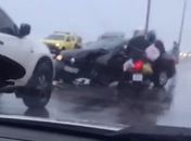 Colisão de carro em coqueiro deixa duas pessoas feridas em Maceió; veja vídeo