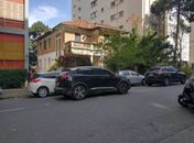 Gritos, selfies e até drone: casa abandonada vira atração em São Paulo