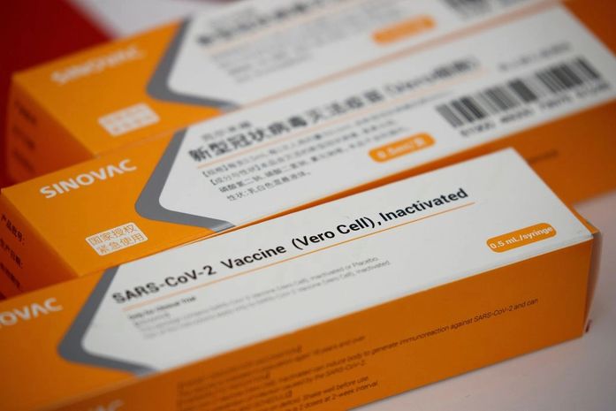 Primeiro lote da CoronaVac com 120 mil doses chega ao Brasil