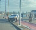 Motorista perde controle e veículo invade ciclofaixa na orla da Ponta Verde 

