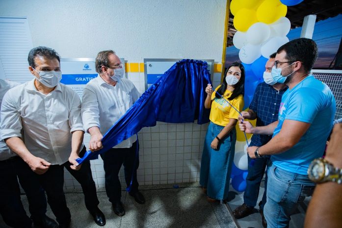 Moradores do Arnon de Mello recebem escola e quadra de esportes totalmente recuperadas