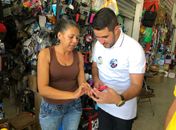 Randerson Pessoa faz campanha no shopping popular de Arapiraca