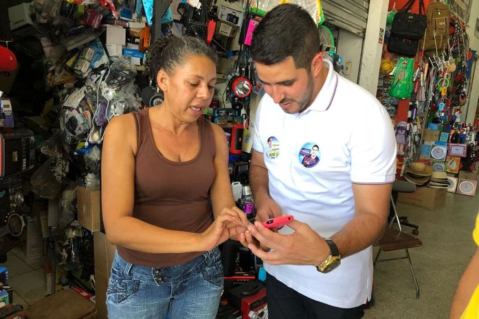 Randerson Pessoa faz campanha no shopping popular de Arapiraca