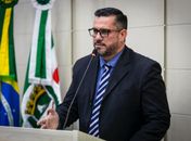 Leonardo Dias apresenta lei que multa quem desrespeitar símbolos cristãos em Maceió

